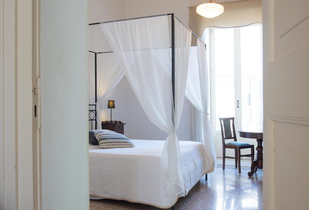 Bed and Breakfast Palazzo Scarciglia - Dimora D'Epoca Минервино-ди-Лечче Номер фото