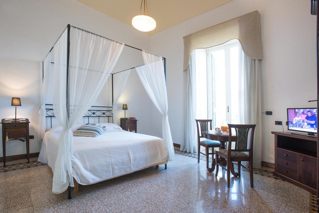 Bed and Breakfast Palazzo Scarciglia - Dimora D'Epoca Минервино-ди-Лечче Номер фото