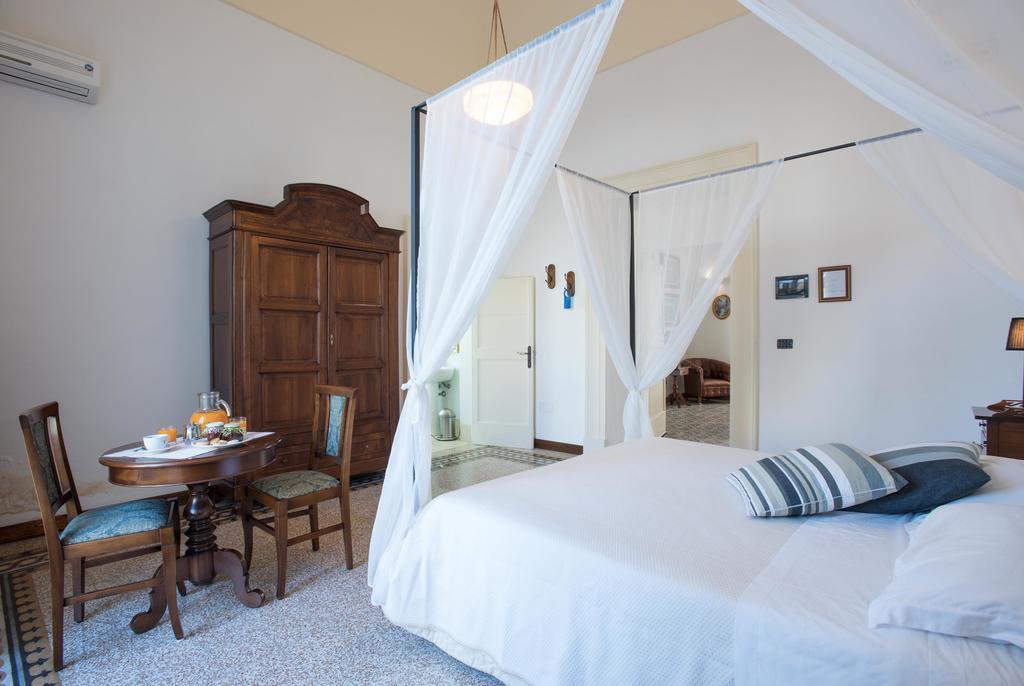 Bed and Breakfast Palazzo Scarciglia - Dimora D'Epoca Минервино-ди-Лечче Экстерьер фото