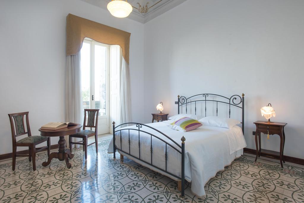 Bed and Breakfast Palazzo Scarciglia - Dimora D'Epoca Минервино-ди-Лечче Экстерьер фото