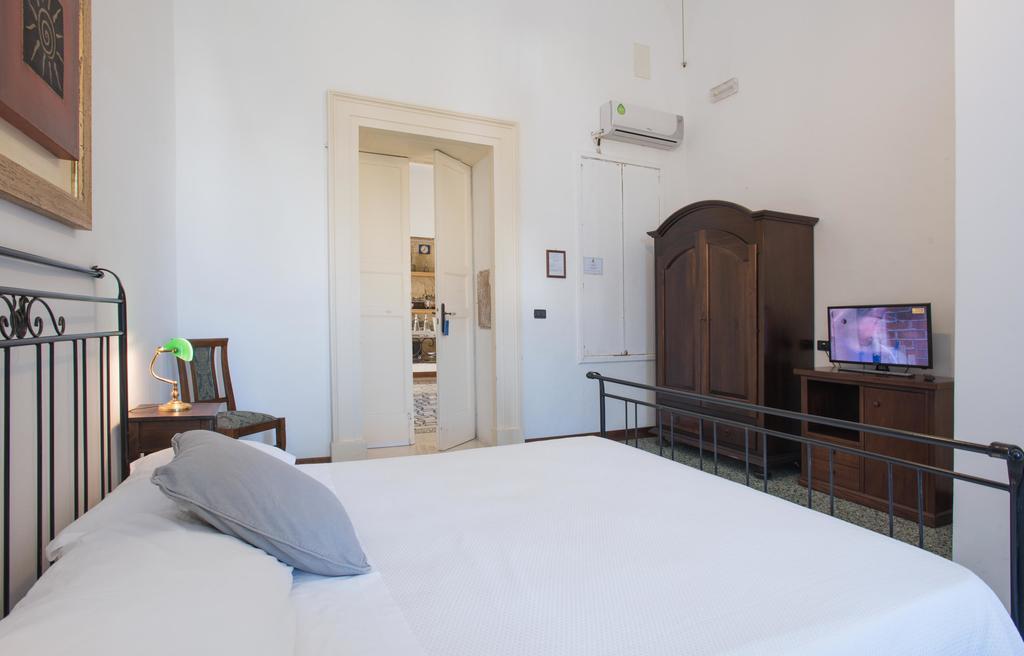 Bed and Breakfast Palazzo Scarciglia - Dimora D'Epoca Минервино-ди-Лечче Номер фото